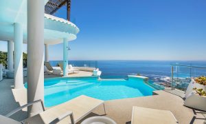 6 Bedroom House For Sale in Bantry Bay