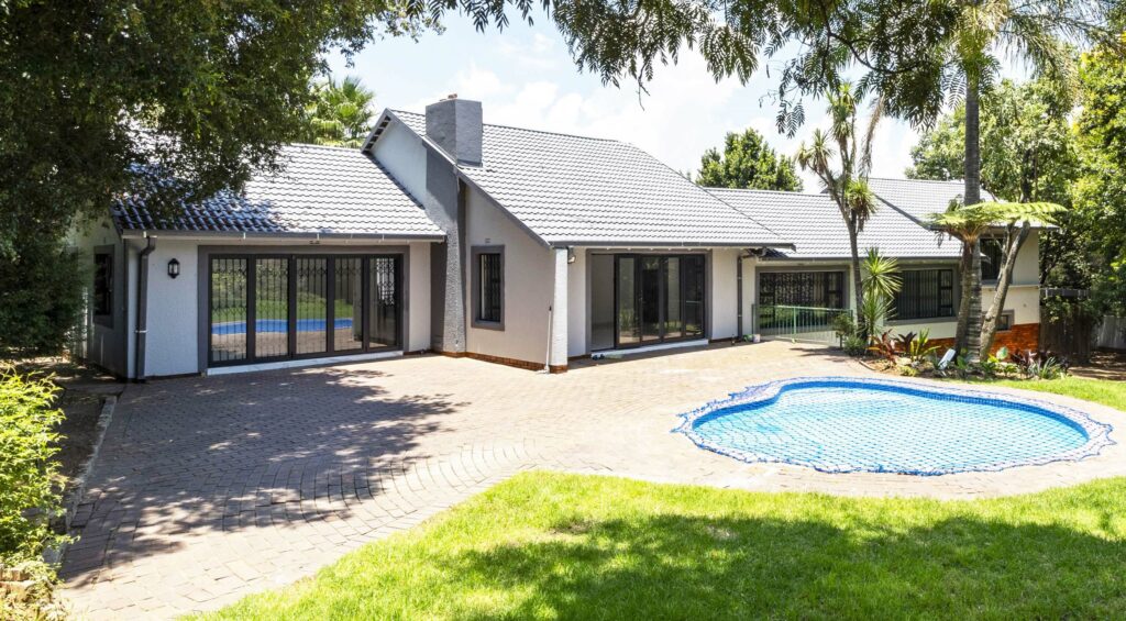 This spacious renovated Ferndale family home with five bedrooms and a swimming pool is available to rent at R24,000 per month.