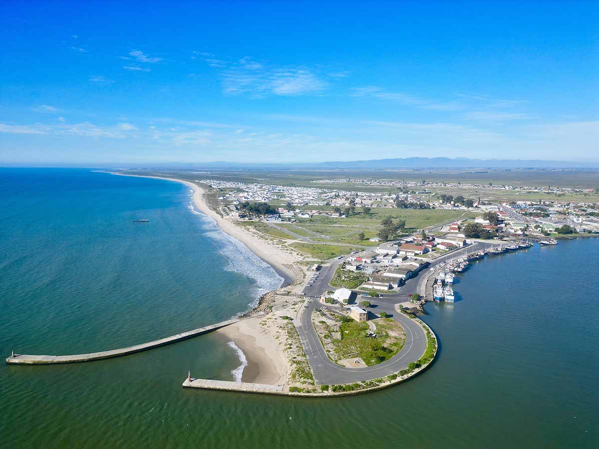 Properties in Velddrif - Views of Velddrif including Harbour’s Edge and the vacant plots available to purchase.
