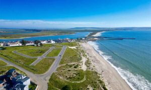 Properties in Velddrif - Views of Velddrif including Harbour’s Edge and the vacant plots available to purchase.