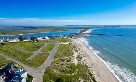 Properties in Velddrif - Views of Velddrif including Harbour’s Edge and the vacant plots available to purchase.