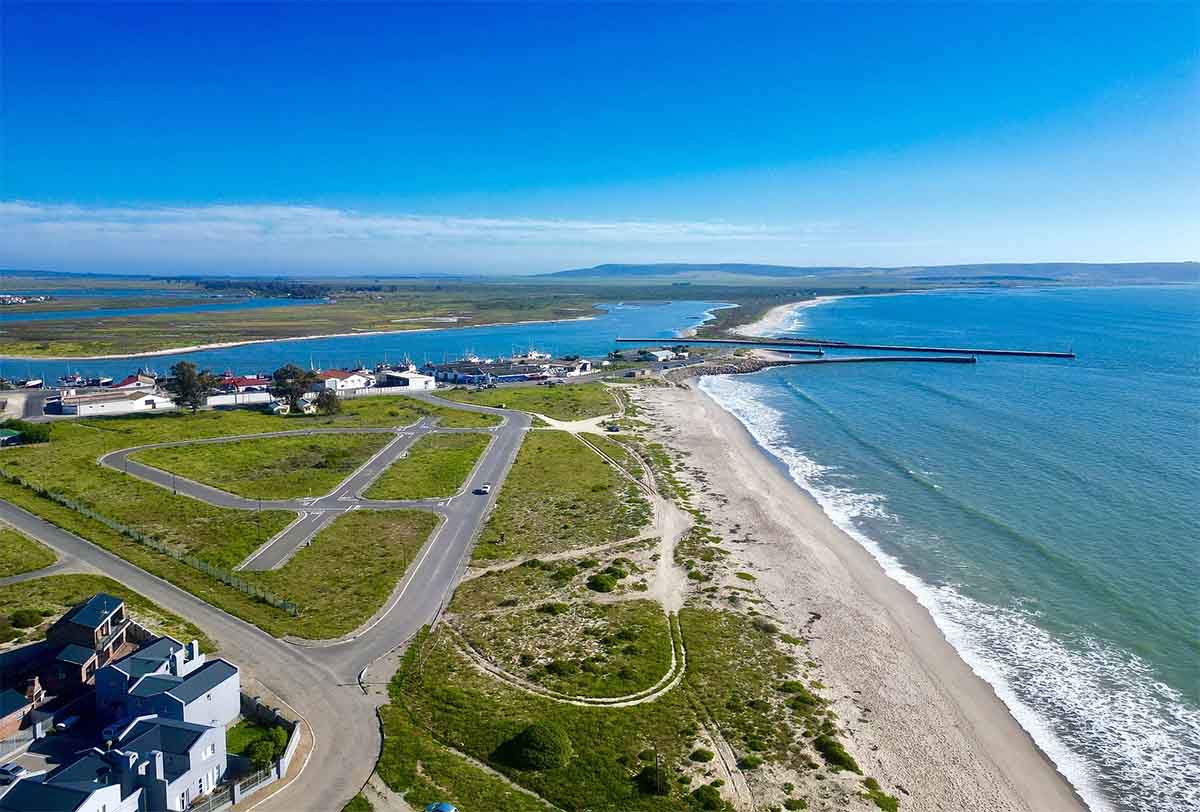 Properties in Velddrif - Views of Velddrif including Harbour’s Edge and the vacant plots available to purchase.