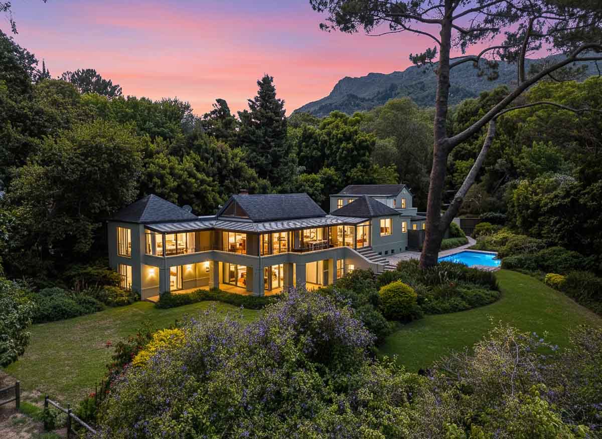 Constantia Upper, Hohenhort – R35 million for this spectacular 4017sqm estate with a luxury 5-bedroom homestead with a wine cellar, upstairs apartment or teen pad/work-from-home or guest suite, staff accommodation, heated pool, multi-car garaging, two stables and a tack room for equestrian enthusiasts, and stunning mountain views
