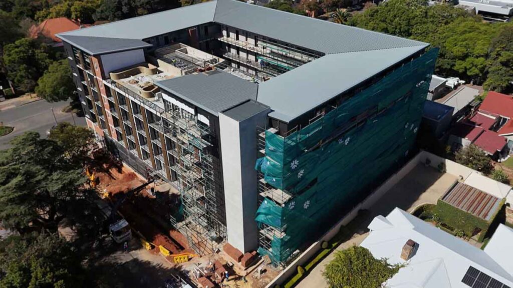 Saxon Square is a mixed-use development comprising over 150 residential units, positioned within one of Johannesburg’s most active commercial and lifestyle precincts.