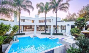 Mooikloof Equestrian Estate – R12.8m for an exceptional 4-bed home with a flat and many features, massive swimming pool, spectacular views, borehole and generator.
